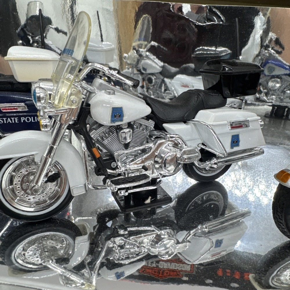 Maisto 1:18 Harley Davidson Police Motorcycle Set Series 7 State Police 32029 - Picture 4 of 16